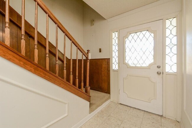 5731 Old Lodge Dr in Houston, TX - Building Photo - Building Photo