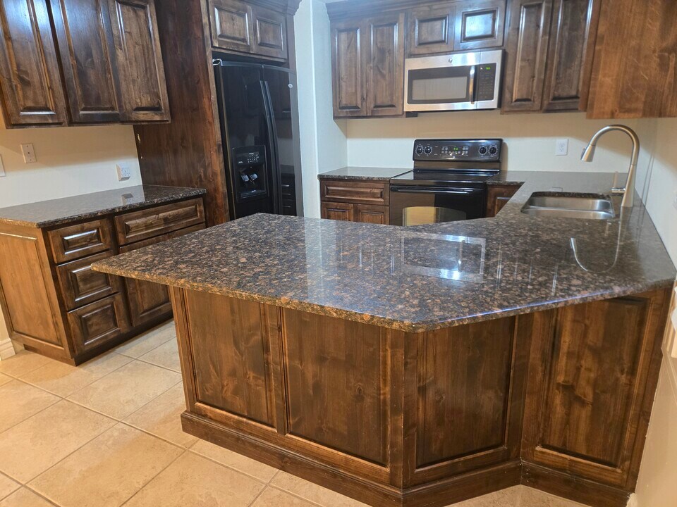 11686 Hill Stone Dr in South Jordan, UT - Building Photo