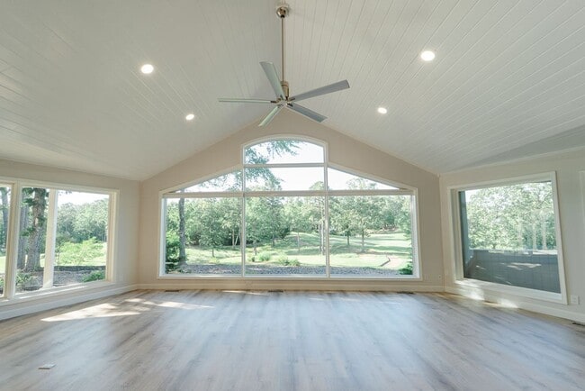 11 Loyola Way in Hot Springs Village, AR - Building Photo - Building Photo