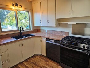 1806 Hopi Rd in Santa Fe, NM - Building Photo - Building Photo