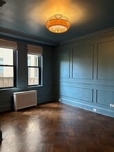 2000 N Lincoln Park W, Unit 302 in Chicago, IL - Foto de edificio - Building Photo