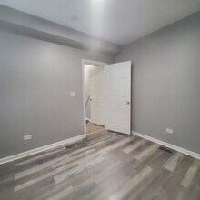 7527 S Colfax Ave in Chicago, IL - Building Photo - Building Photo