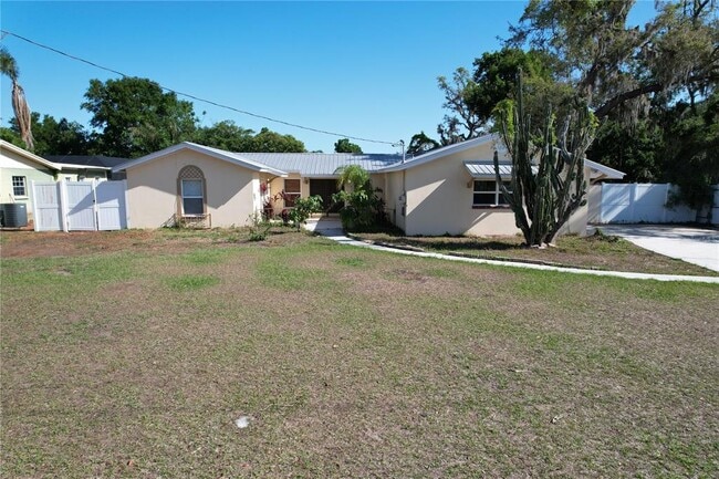 914 Homewood Dr in Brandon, FL - Building Photo - Building Photo