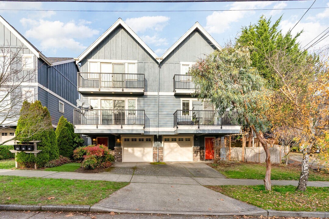 506 N 44th St in Seattle, WA - Building Photo