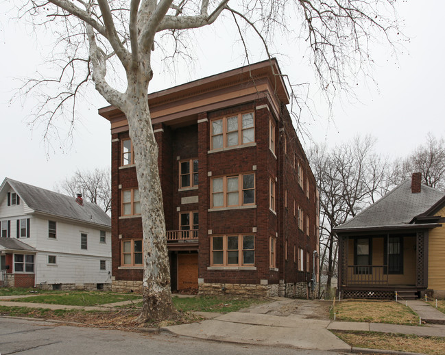 4136 Tracy Ave in Kansas City, MO - Building Photo - Building Photo