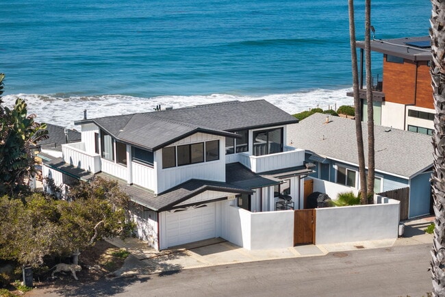 2988 Solimar Beach Dr in Ventura, CA - Foto de edificio - Building Photo