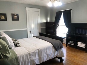 419 N Gilbert St in Danville, IL - Foto de edificio - Building Photo