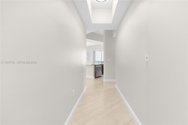 20000 E Country Club Dr, Unit 402 in Aventura, FL - Foto de edificio - Building Photo