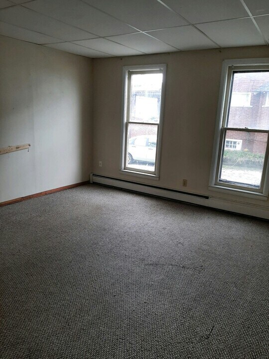 2525 Broadway St in Toledo, OH - Building Photo