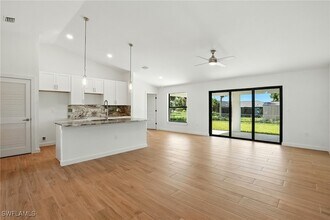 2607 38th St SW in Lehigh Acres, FL - Foto de edificio - Building Photo