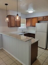 1907 Pine Tree Dr, Unit B in Bryan, TX - Foto de edificio - Building Photo