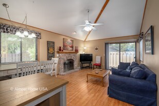 1357 W 18th Ave in Oshkosh, WI - Building Photo