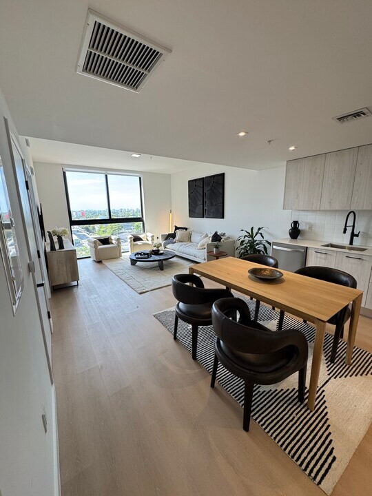 132 NW 30th St, Unit A2 in Miami, FL - Foto de edificio