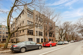 643 W Roscoe St in Chicago, IL - Building Photo - Building Photo