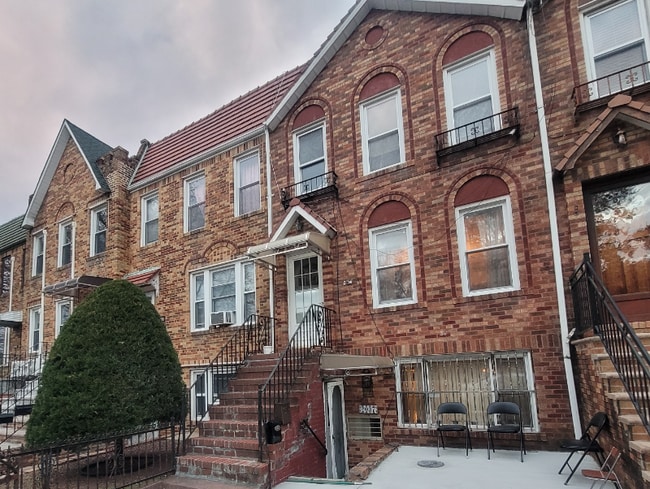 2037 Coyle St in Brooklyn, NY - Foto de edificio - Building Photo