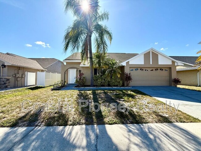 7048 Hollowell Dr in Tampa, FL - Building Photo - Building Photo
