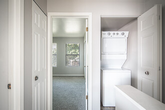 Lexington Village Apartments in Cleveland, OH - Foto de edificio - Building Photo