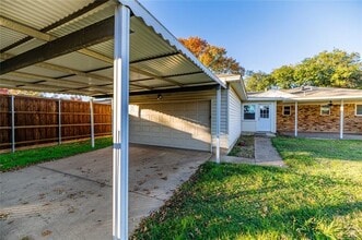 9936 Lakemere Dr in Dallas, TX - Building Photo - Building Photo