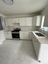2526 Almond St in Philadelphia, PA - Building Photo - Building Photo