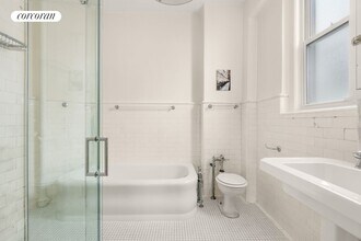 105 W 72nd St in New York, NY - Building Photo - Building Photo