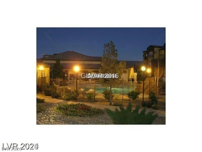 6955 N Durango Dr in Las Vegas, NV - Building Photo - Building Photo