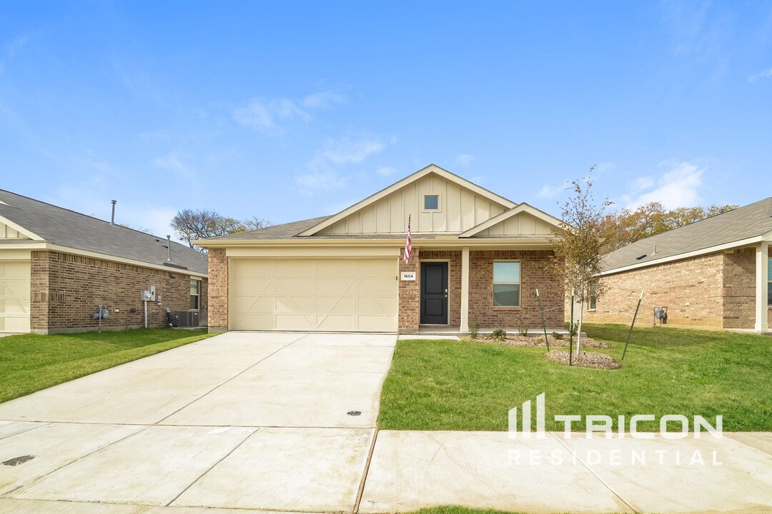 1604 Clairborne Ct in Little Elm, TX - Building Photo