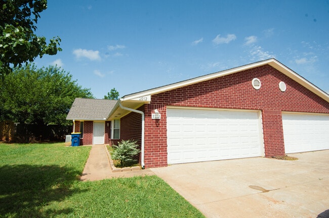 property at 2212 S Bluestone St