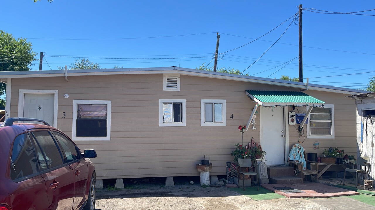 109 W Polk St in Harlingen, TX - Building Photo