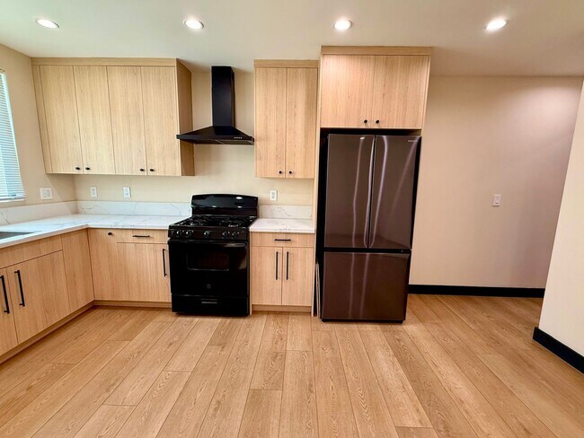 7309 Yarmouth Ave in Los Angeles, CA - Building Photo - Building Photo