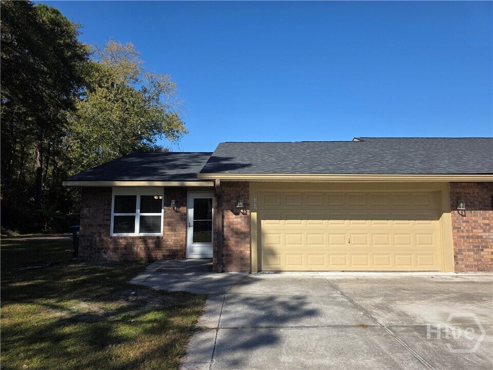 312 W 5th St in Rincon, GA - Building Photo