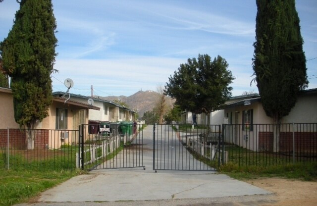 22082 Sherman Ave in Moreno Valley, CA - Foto de edificio