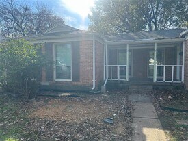 5012 W University Blvd in Dallas, TX - Building Photo