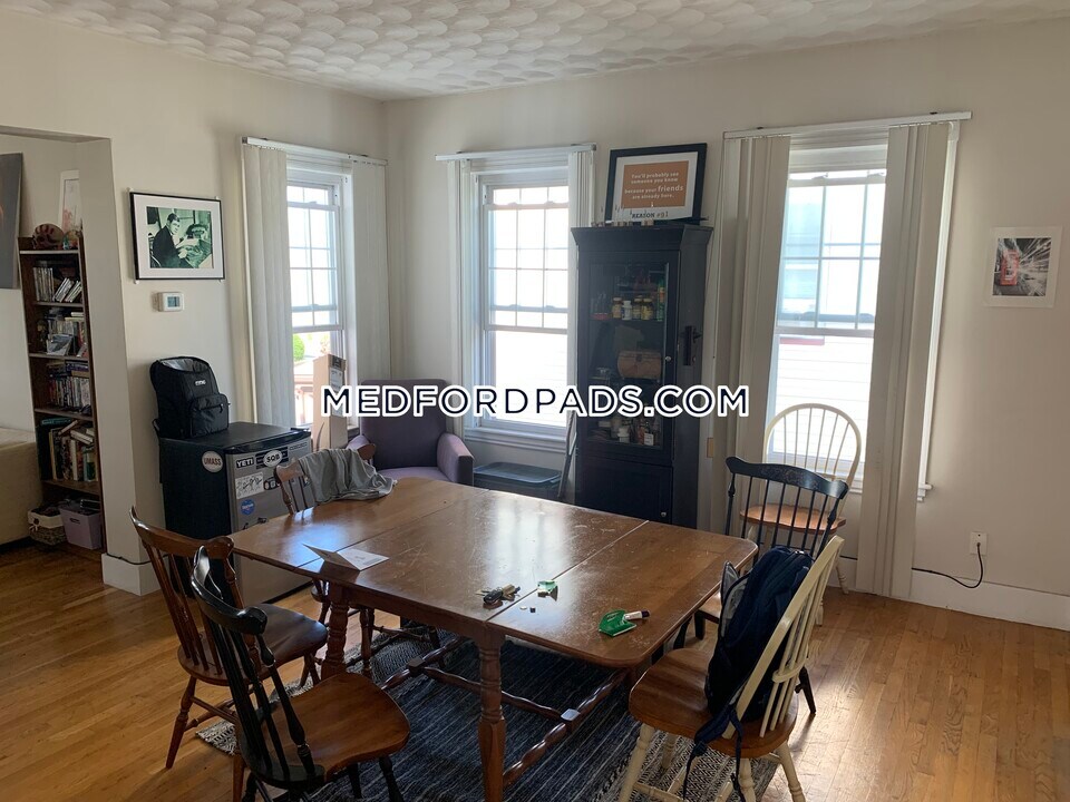 118 Summer St in Medford, MA - Building Photo