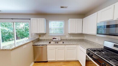10727 Haddington Dr in Charlotte, NC - Building Photo - Building Photo