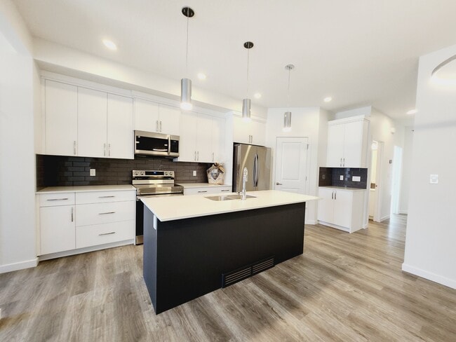 property at 472 Edgemont Dr