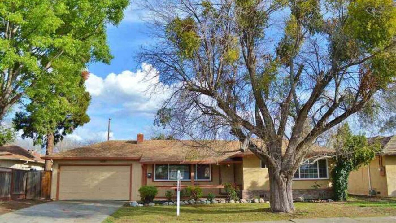 3290 Ida Dr in Concord, CA - Building Photo