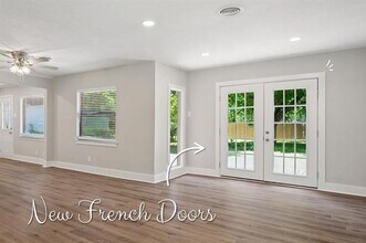10131 Eastwood Dr in Dallas, TX - Building Photo - Building Photo