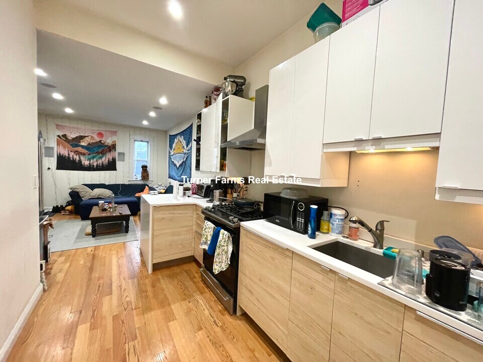 7 Grant St, Unit 1 in Boston, MA - Building Photo