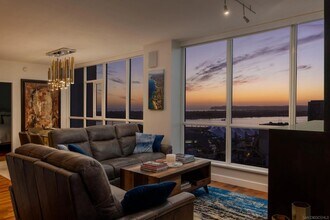 325 Seventh Ave, Unit Unit 2204 in San Diego, CA - Foto de edificio - Building Photo