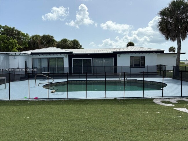 6003 S Indian River Dr in Fort Pierce, FL - Building Photo - Building Photo