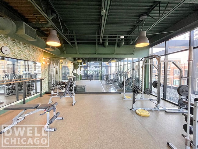 152 W Huron St, Unit 1 in Chicago, IL - Building Photo - Building Photo