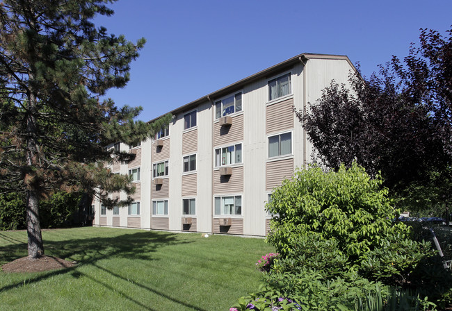 Cranberry Apartments in Warwick, RI - Building Photo - Building Photo