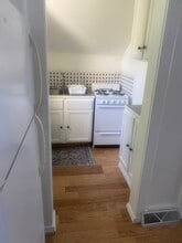 589 E Losey St, Unit 597 E. Losey B upstairs in Galesburg, IL - Building Photo - Building Photo