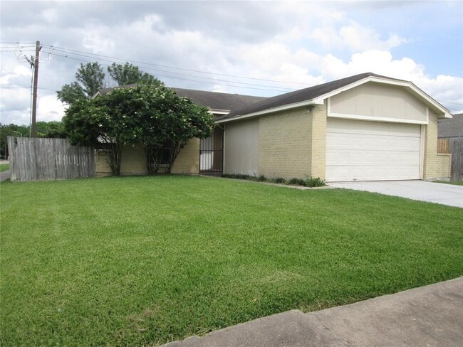 10303 Westedge Dr in Sugar Land, TX - Building Photo - Building Photo