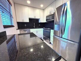 185 Valencia H in Delray Beach, FL - Building Photo