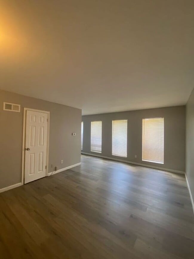 185 Reeb Ln in Florissant, MO - Building Photo - Building Photo