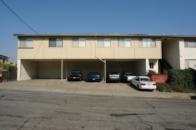 241 San Diego Ave in San Bruno, CA - Foto de edificio - Building Photo