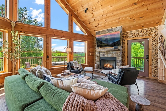 property at 208 Tunnel Ridge Dr