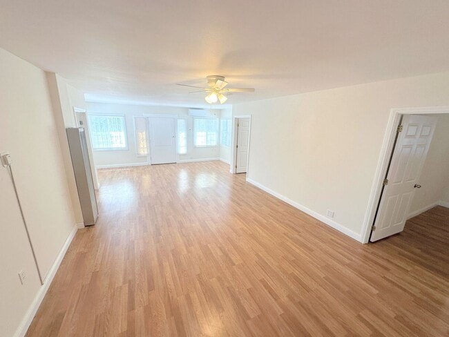 1528 3/4-1524 Alexandria Ave
