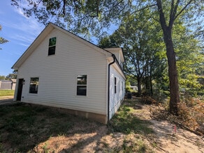 Room in House on Hart St in Gastonia, NC - Building Photo - Building Photo